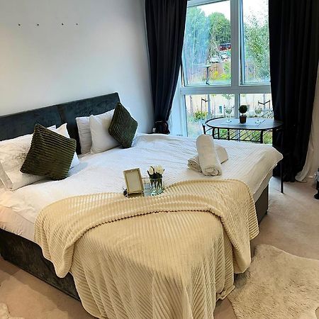 Kayz Lodge- Luxury Ensuite-Private & Shared Accommodation In A New House At The Olympic Village Overlooking Stratford Westfield And Tube Station London Exterior photo